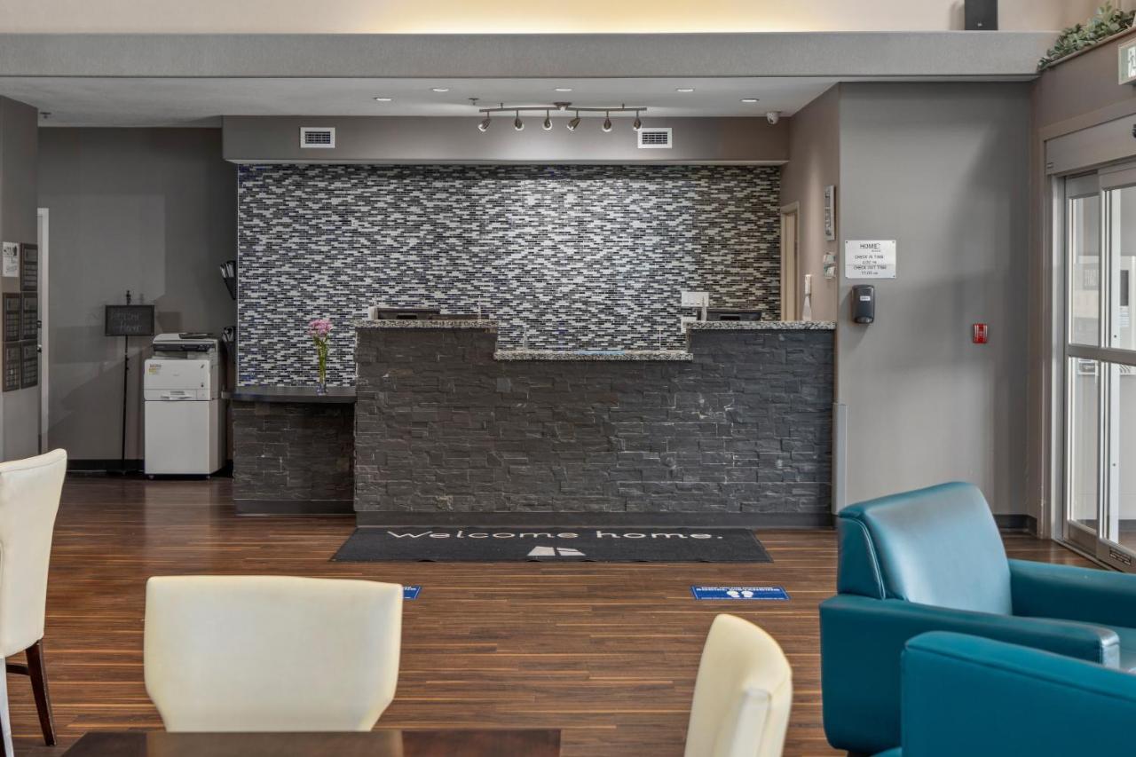 Home Inn & Suites Regina Airport Exterior foto