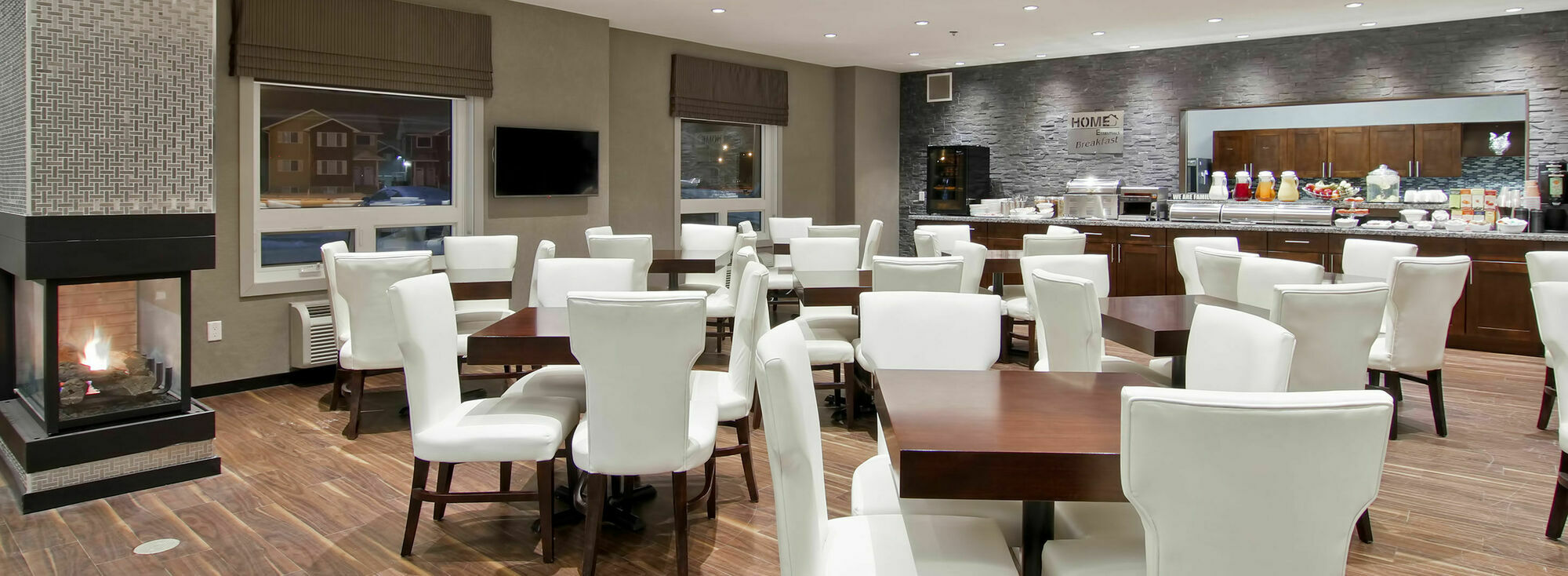 Home Inn & Suites Regina Airport Exterior foto